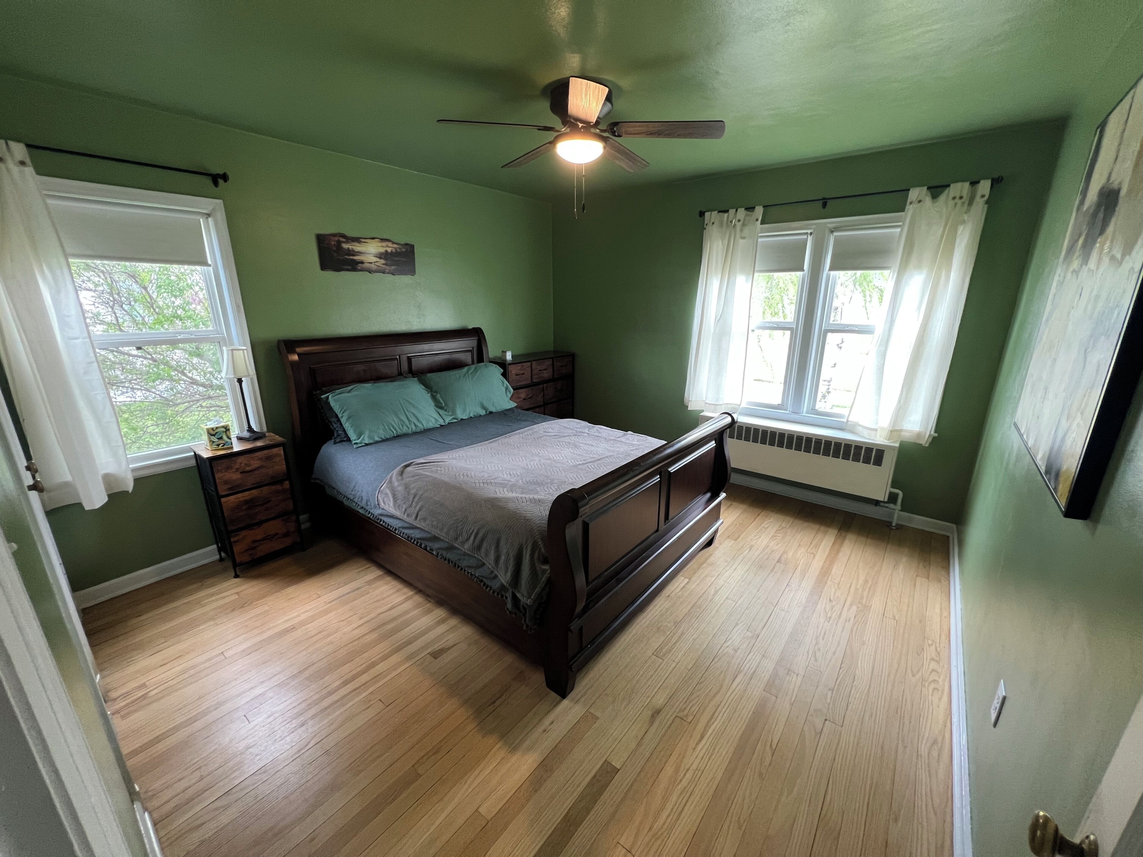3 bedrooms, in-room safe, free WiFi, bed sheets