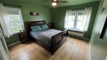 3 bedrooms, in-room safe, free WiFi, bed sheets