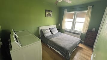 3 bedrooms, in-room safe, free WiFi, bed sheets