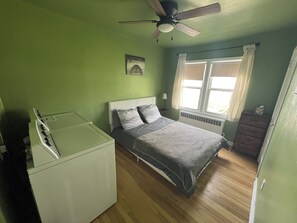 3 bedrooms, in-room safe, free WiFi, bed sheets