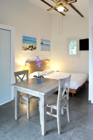 Comfort Studio, 1 Queen Bed, Balcony, Ground Floor