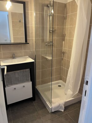 컴포트 빌라, 공원 전망, 정원 | 욕실