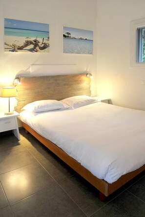 컴포트 스튜디오, 퀸사이즈침대 1개, 발코니, 1층 | 2 개의 침실, 다리미/다리미판, 무료 WiFi