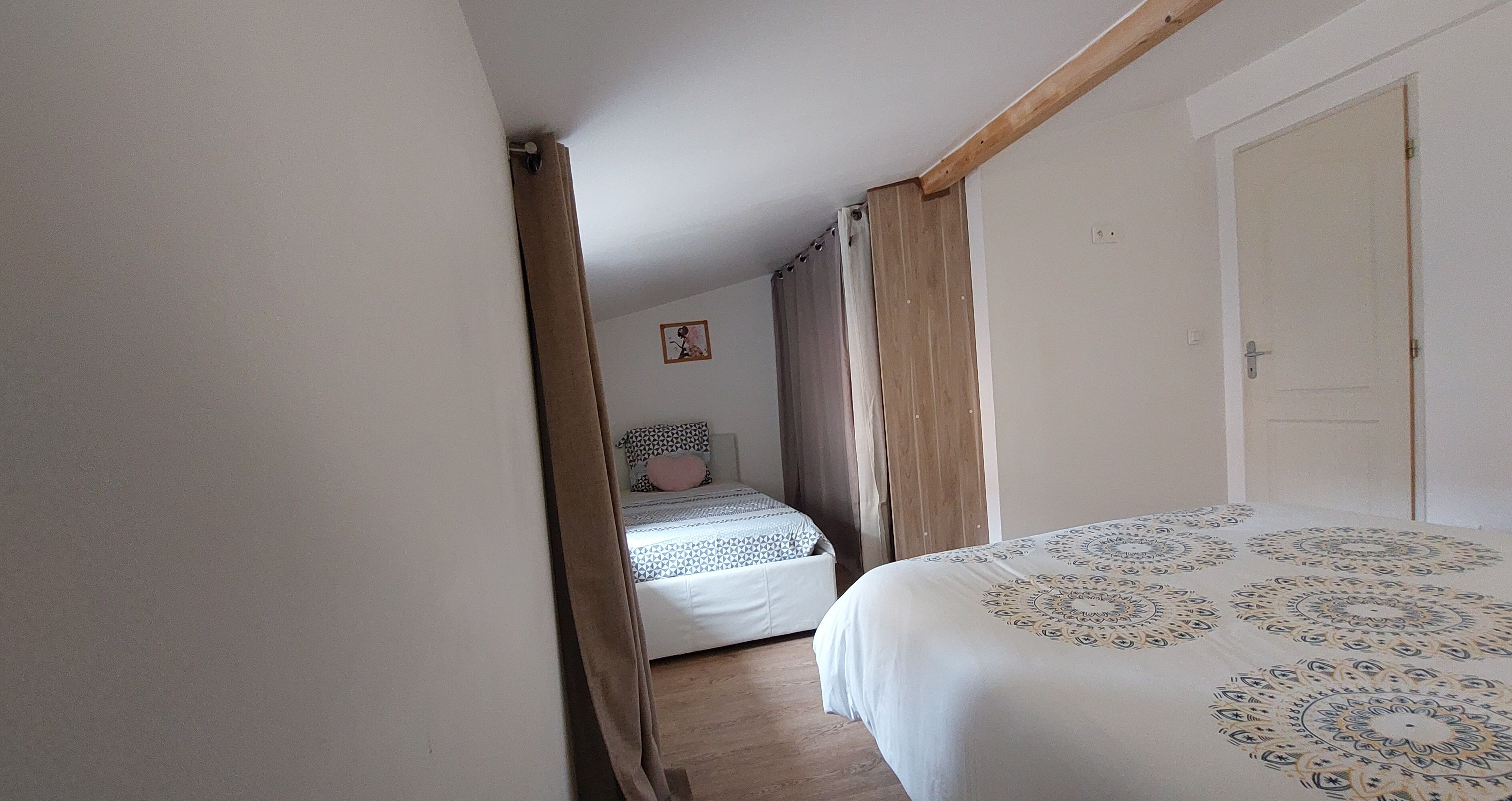 2 bedrooms, iron/ironing board, WiFi, bed sheets