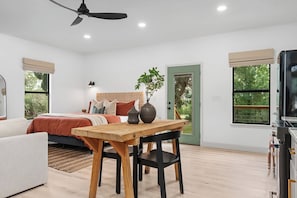 1 bedroom, iron/ironing board, WiFi, bed sheets - Caroline's Cottage, Hot Tub, Fireplace, Fire pit! (Fredericksburg)