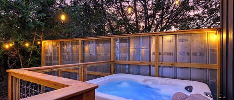 Tina de hidromasaje al aire libre