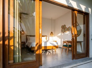 3 bedrooms, in-room safe, desk, laptop workspace - Villa Kulibul by GORO (Canggu)