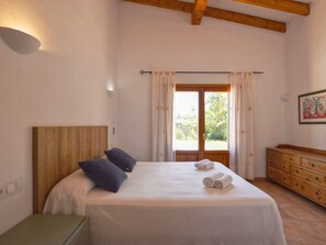 3 habitaciones, escritorio, tabla de planchar con plancha y wifi 