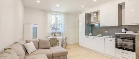 تلفزيون بشاشة مسطحة