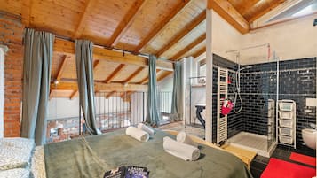 Rumah Bulan Madu, 1 kamar tidur (La Maison Du Lac 50 meters from lake) | 1 kamar tidur, Wi-Fi gratis, dan seprai linen