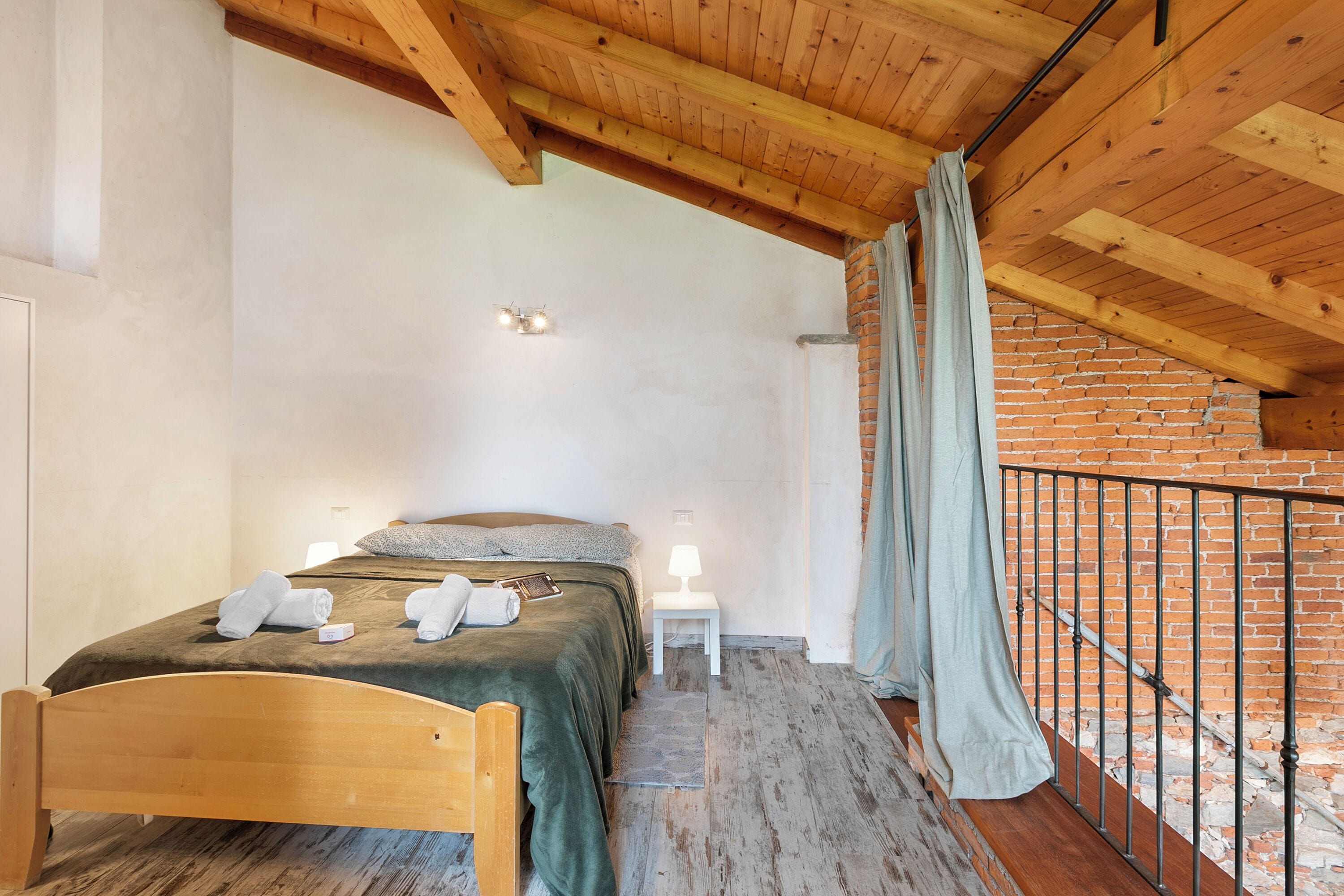 Honeymoon House, Multiple Bedrooms (La Maison Du Lac  50 meters from lake) | 1 bedroom, free WiFi, bed sheets