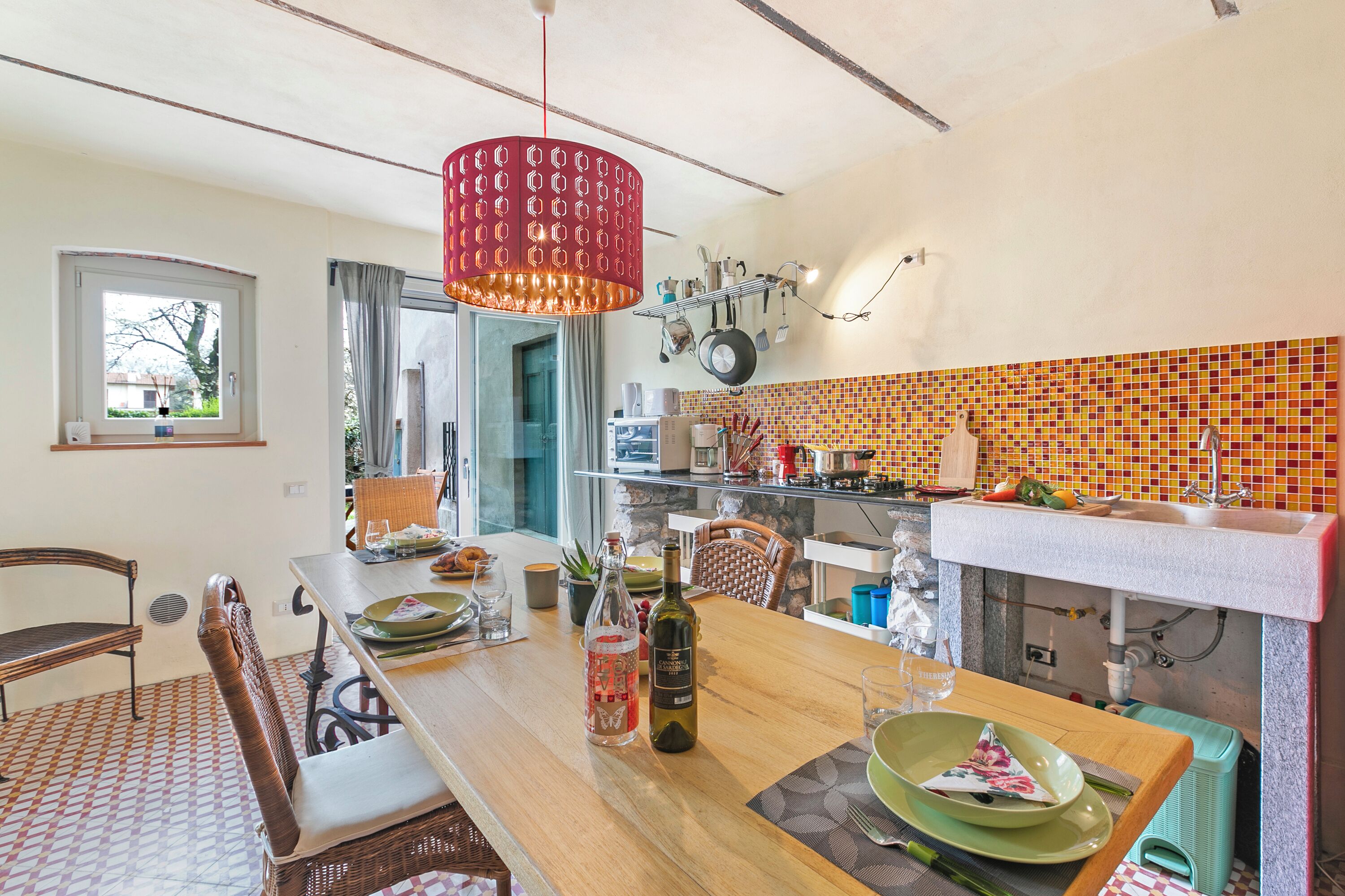 Honeymoon House, Multiple Bedrooms (La Maison Du Lac  50 meters from lake) | Dining