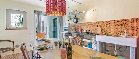 Honeymoon huis, meerdere slaapkamers (La Maison Du Lac 50 meters from lake) | Dineren