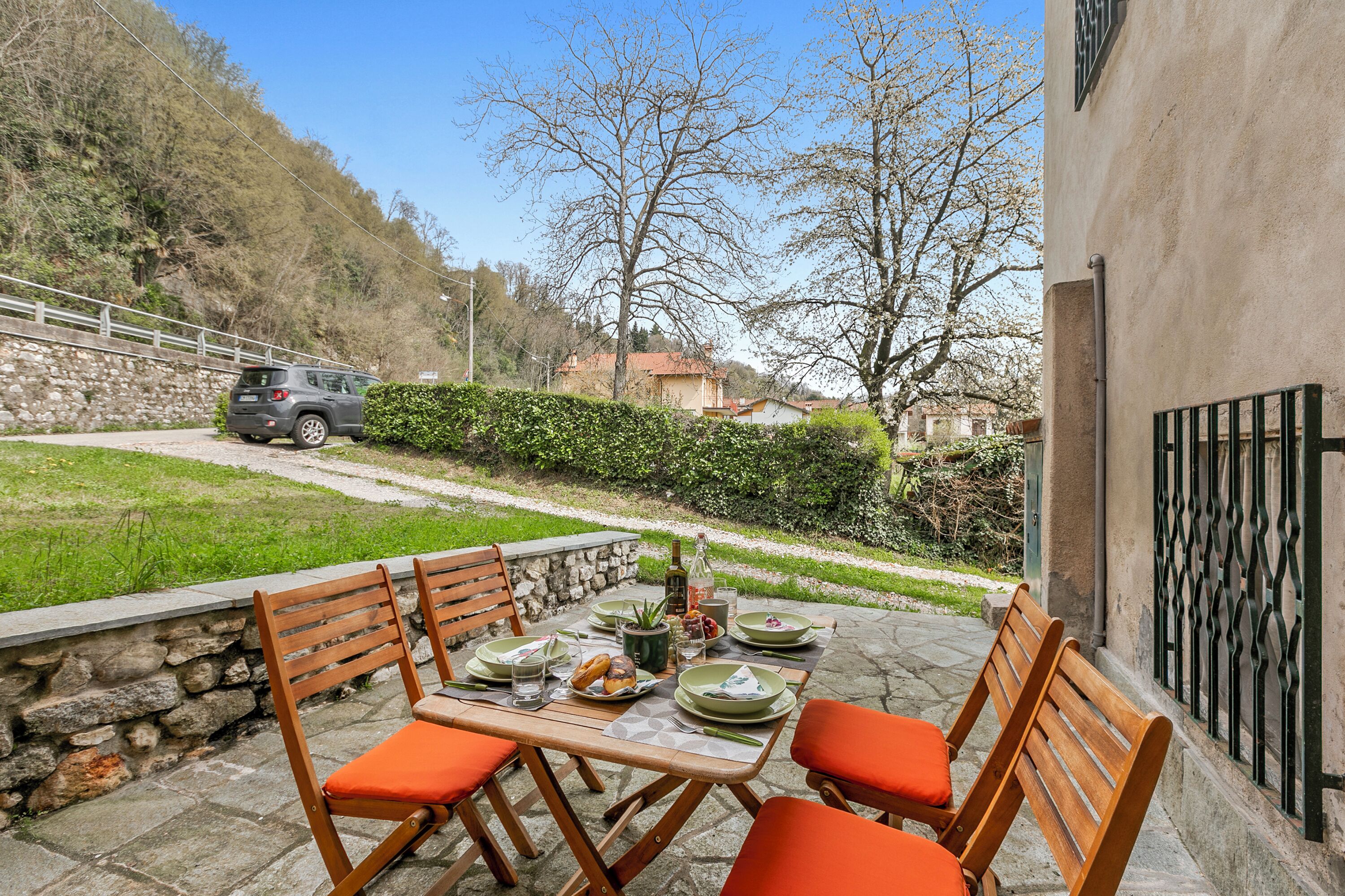Honeymoon House, Multiple Bedrooms (La Maison Du Lac  50 meters from lake) | Outdoor dining
