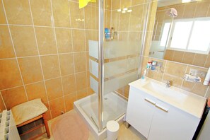 Shower, towels - Clara - villa with large private pool in Calpe (Calpe)