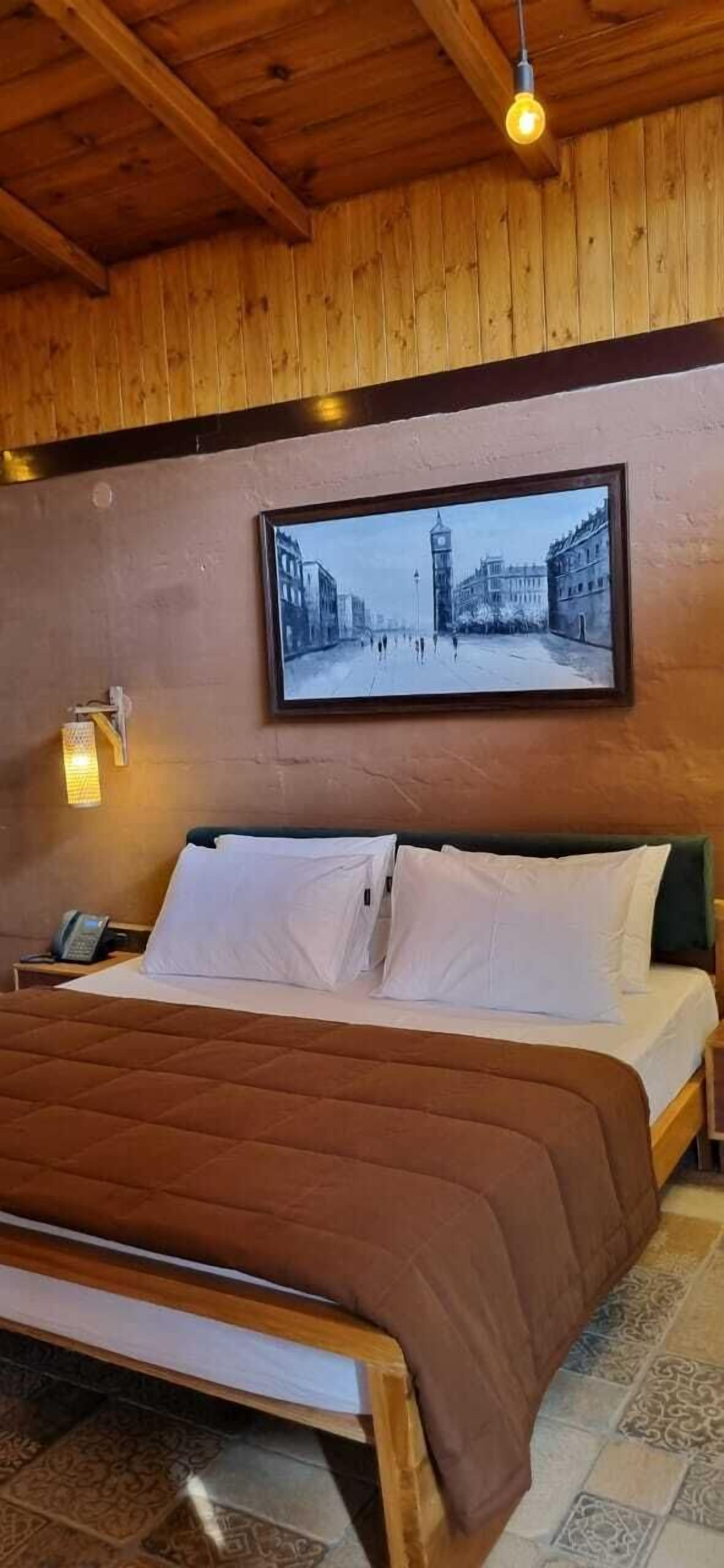 Traditional-Baumhaus