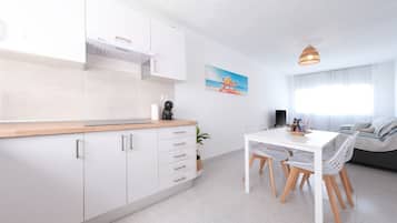 Fridge, microwave, stovetop, coffee/tea maker