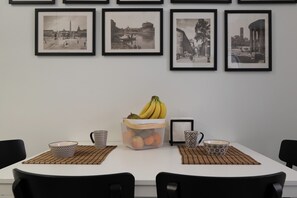 Full-sized fridge, microwave, oven, stovetop - Veniero37 Guest House (Rome)