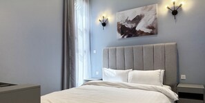 Design Apartment, 3 Bedrooms | 3 bedrooms, blackout drapes, iron/ironing board, free WiFi