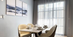 Design-lejlighed - 3 soveværelser | Opholdsområde | Fladskærms-tv