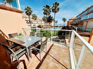 Outdoor dining - Beautiful and comfortable apartment  with communal pool in Denia, Costa Blanca, Spain for 6 persons (Denia)