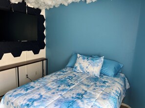 4 bedrooms, WiFi, bed sheets - Cozy, beautiful & family friendly 3br home just minutes away from the strip! (Las Vegas)