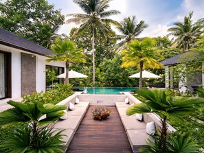 Outdoor pool, pool umbrellas, sun loungers