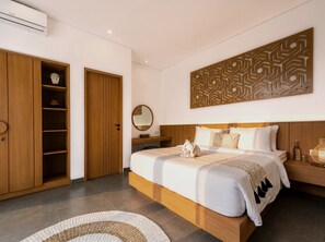 Villa Luxe, 4 chambres, piscine privée | 4 chambres, coffres-forts dans les chambres, bureau