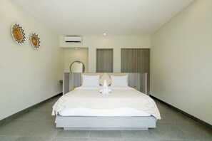 4 bedrooms, in-room safe, desk, laptop workspace - Villa The Kayu by GORO (Ubud)