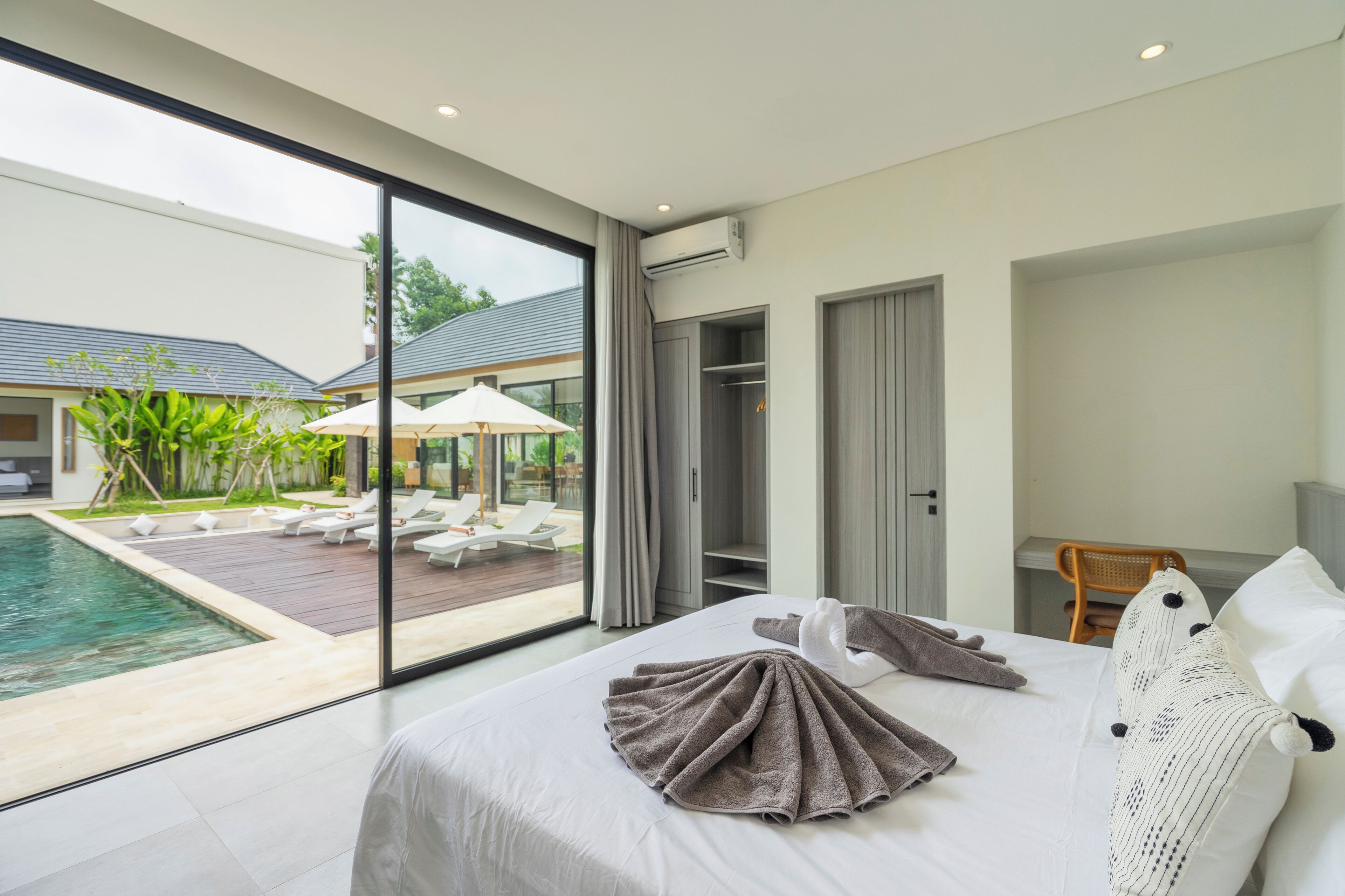 Villa Grand, 3 habitaciones, vistas a la piscina | 3 dormitorios, caja fuerte, escritorio