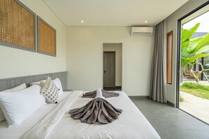 Villa Grand, 3 habitaciones, vistas a la piscina | 3 dormitorios, caja fuerte, escritorio