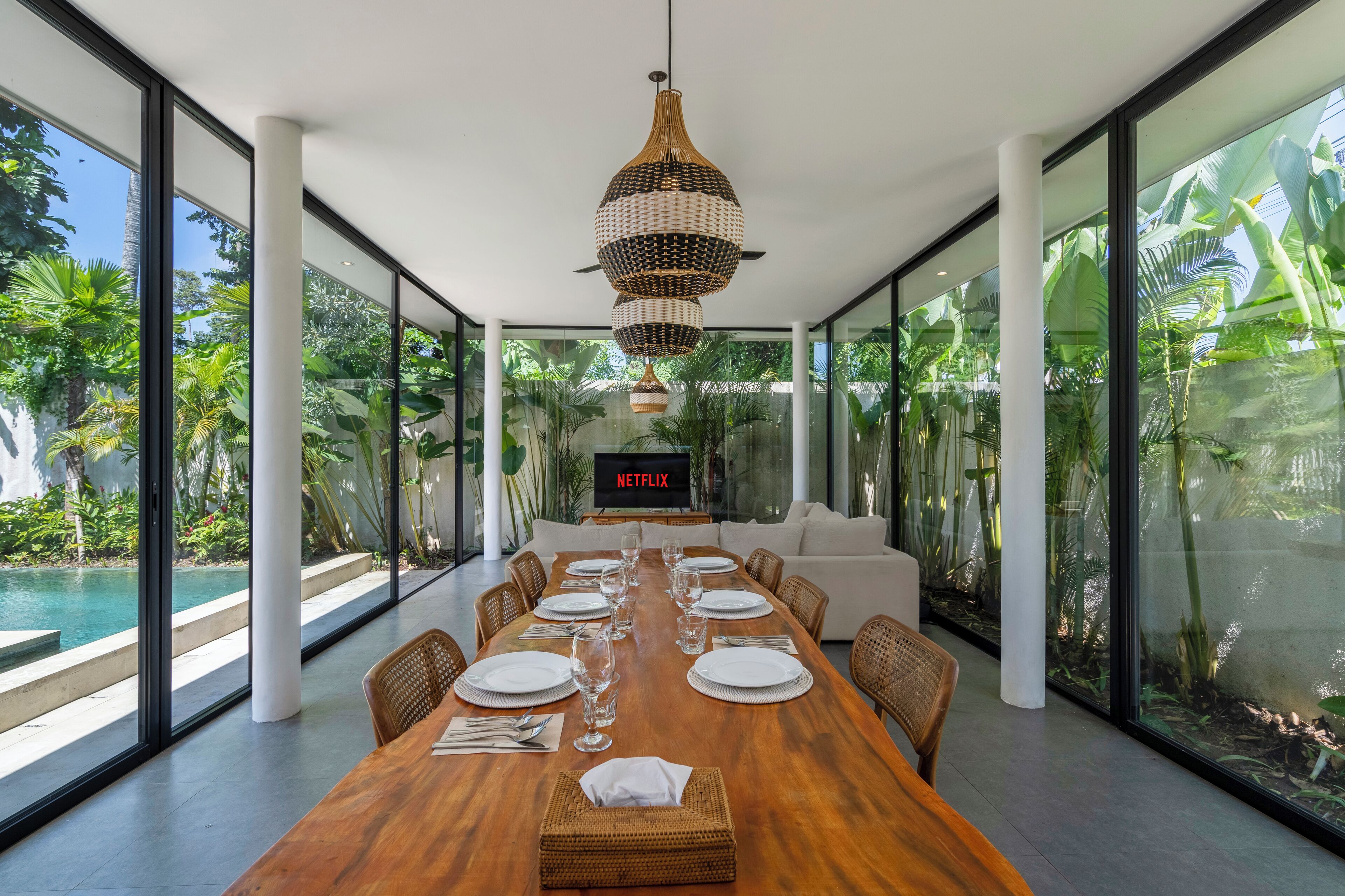 Superior Villa, 3 Bedrooms, Pool View | Dining room