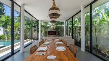 Superior Villa, 3 Bedrooms, Pool View | Dining room