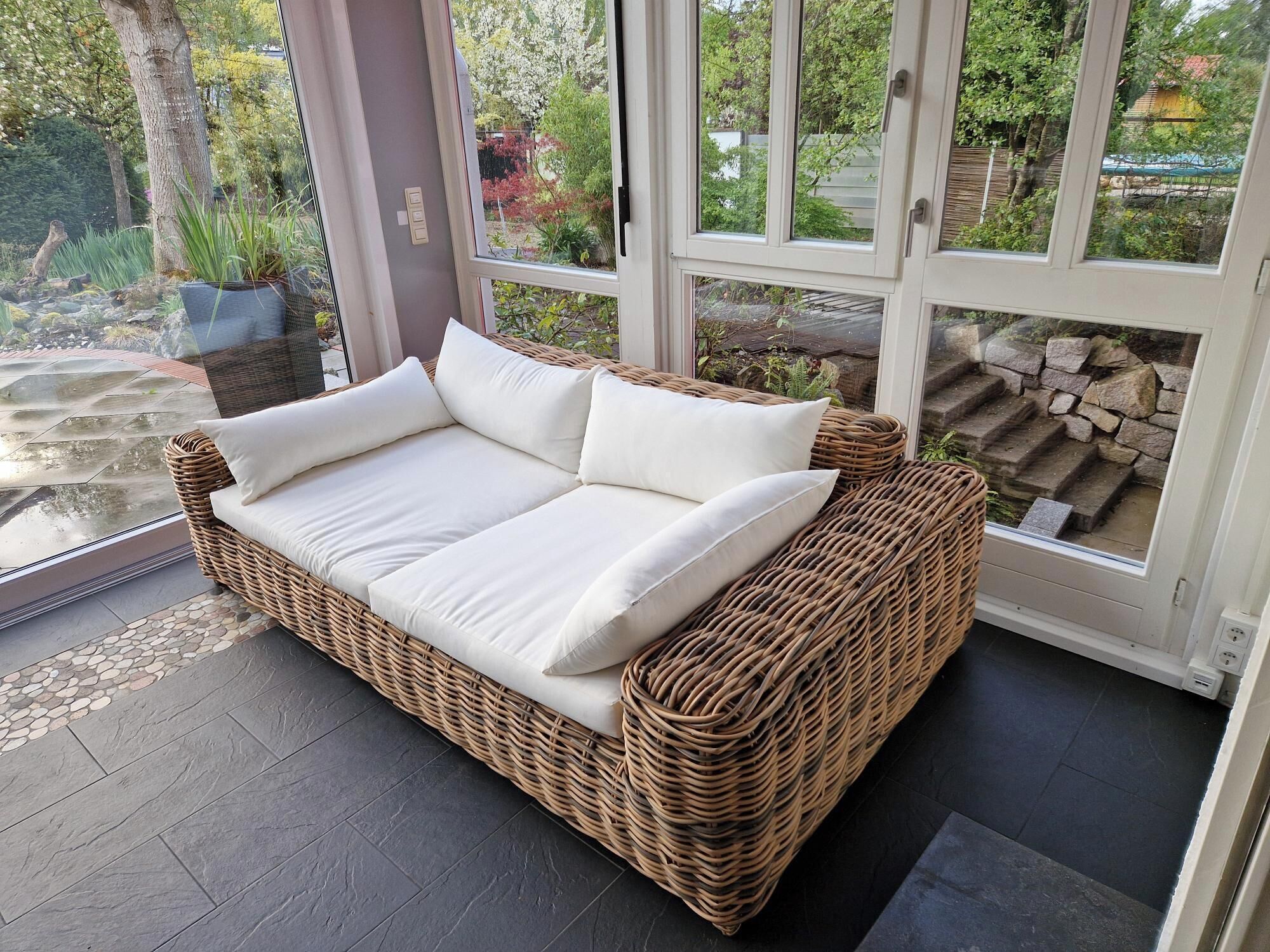 Télévision, cheminée, baby-foot, chaîne hi-fi