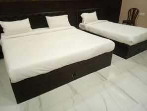 Deluxe Room | Desk, laptop workspace, free WiFi, bed sheets - Hotel VK INN Prayagraj (Prayagraj)
