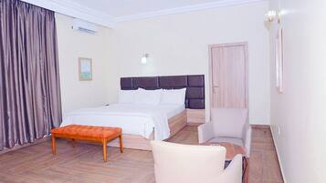 Superior Suite | 1 bedroom, premium bedding, Tempur-Pedic beds, desk