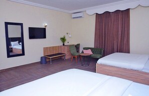 Presidential Suite | 1 bedroom, premium bedding, Tempur-Pedic beds, desk - BAYVIEW RESORTS AND HOTELS LIMITED (Port Harcourt)