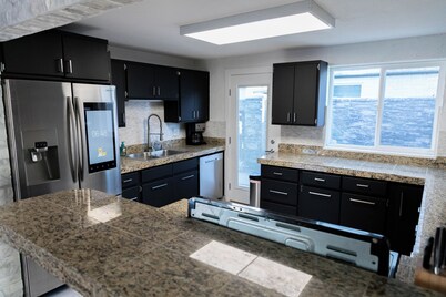 Cozy ski home w/hot tub + steam shower + wood burning fireplace