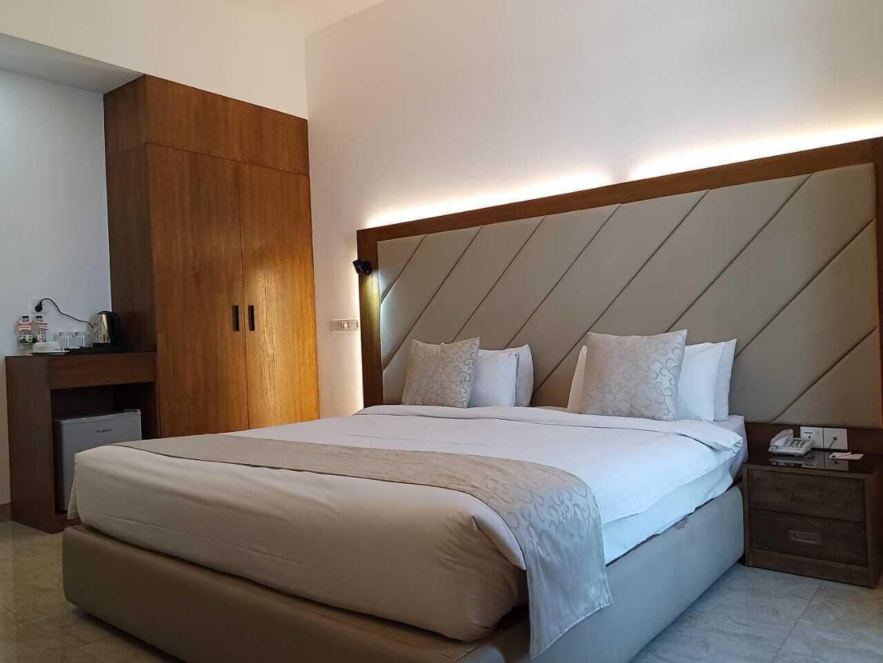 Phòng đơn Business, 1 giường đôi, hiên, quang cảnh thành phố | Két bảo mật tại phòng, khu vực làm việc phù hợp cho laptop 