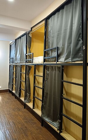 9 bedrooms, iron/ironing board, WiFi, bed sheets - Olive introduces a 8 bedded Dormitory for travellers visiting Darjeeling. (Darjeeling)