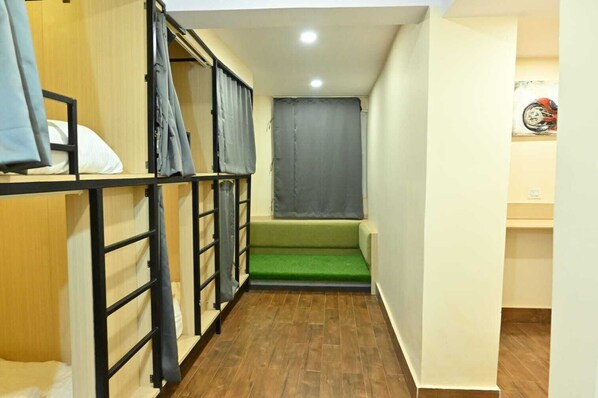 9 bedrooms, iron/ironing board, WiFi, bed sheets - Olive introduces a 8 bedded Dormitory for travellers visiting Darjeeling. (Darjeeling)