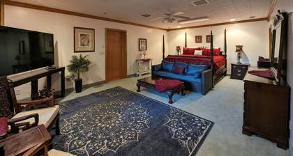 Vintage Presidential Suite - Room 203