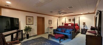 Vintage Presidential Suite - Room 203