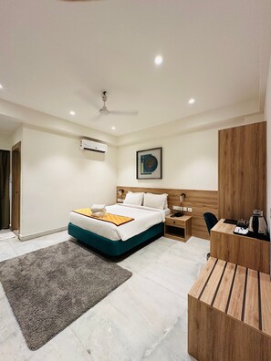 Habitación Deluxe | Ropa de cama hipoalerg énica, escritorio, wifi gratis y ropa de cama