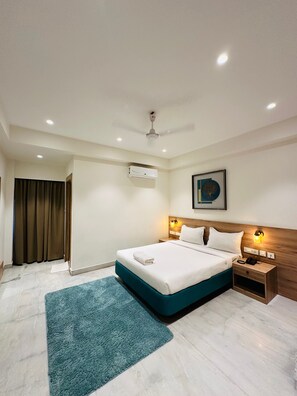 Deluxe Room - Hotel Royal Paris (Chennai)