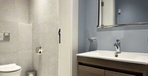 Appartement Design, 3 chambres | Salle de bain | Articles de toilette gratuits, sèche-cheveux, peignoirs