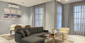 Appartement Design, 3 chambres | Coin séjour | Télévision à écran plat