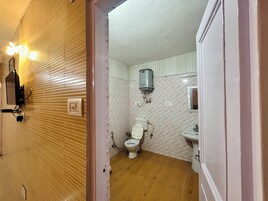 Standard Room | Bathroom