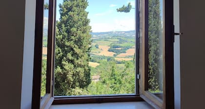 Casa Sulle Mura Medioevali. Comodissimo no Scale. Servizi Raggiungibili a Piedi