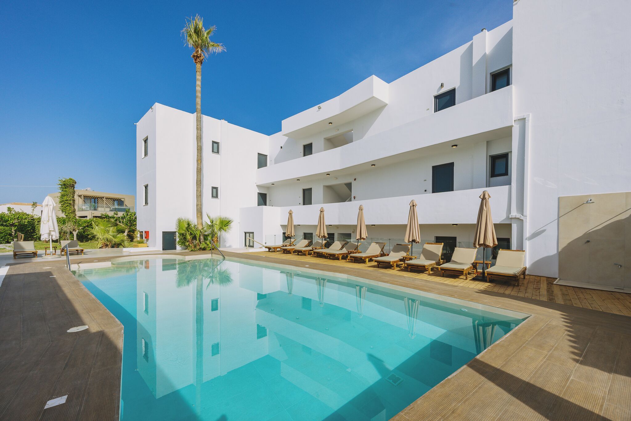 季节性开放的室外游泳池